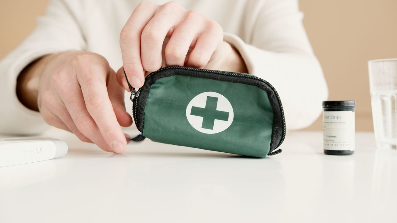 Trousse à pharmacie familiale : la liste complète des indispensables